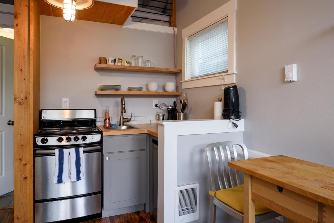 Tiny House By Kabino Mini Modern Tiny Home Heart Of Green Lake Pet Friendly Wifi Loft Up Ladder Plus Sleeper Sofa Seattle Luaran gambar