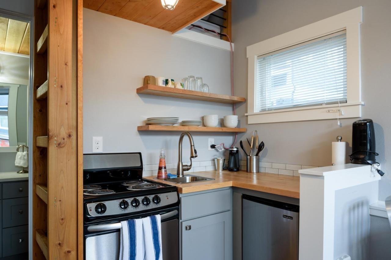 Tiny House By Kabino Mini Modern Tiny Home Heart Of Green Lake Pet Friendly Wifi Loft Up Ladder Plus Sleeper Sofa Seattle Luaran gambar