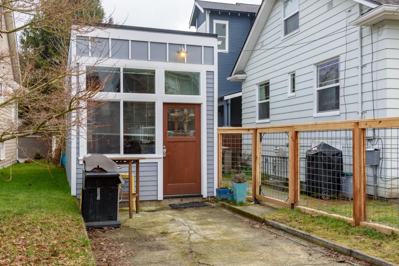Tiny House By Kabino Mini Modern Tiny Home Heart Of Green Lake Pet Friendly Wifi Loft Up Ladder Plus Sleeper Sofa Seattle Luaran gambar