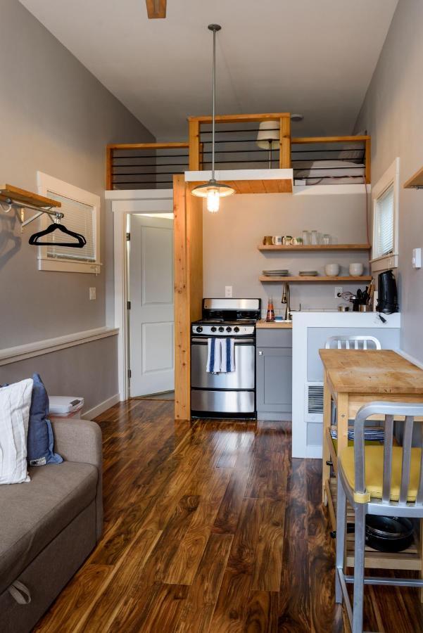 Tiny House By Kabino Mini Modern Tiny Home Heart Of Green Lake Pet Friendly Wifi Loft Up Ladder Plus Sleeper Sofa Seattle Luaran gambar
